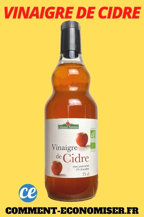 Una ampolla de vidre de vinagre de sidra de poma.