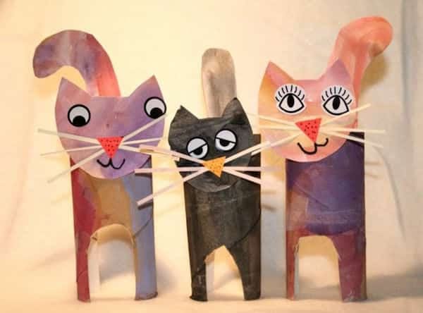 gato colorido hecho de cartón