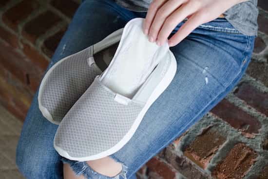 Panty liners absorb perspiration in the shoes