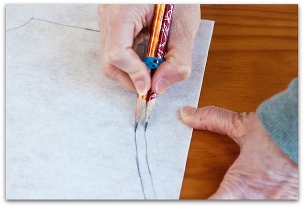 draw double seams with 2 pencils