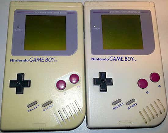Game Boy des-amarillento con bicarbonato de sodio