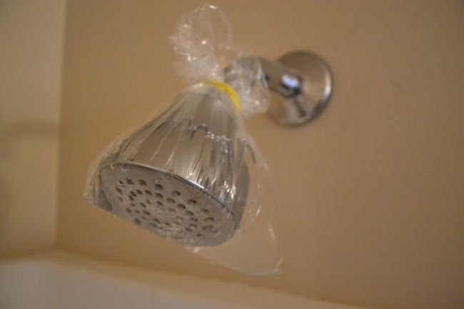Hogyan lehet könnyedén vízkőmentesíteni a zuhanyfejet