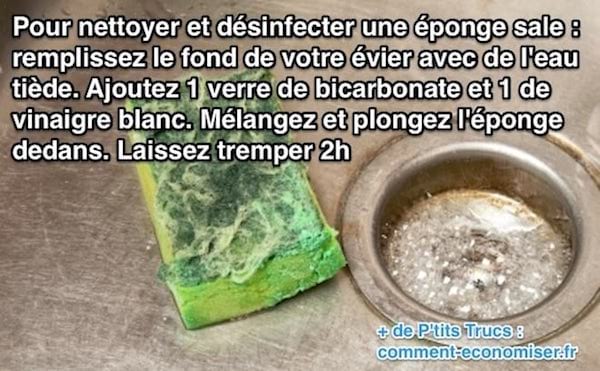 Use bicarbonato de sodio y vinagre blanco para limpiar y desinfectar una esponja