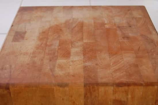 cómo limpiar la tabla de cortar de madera