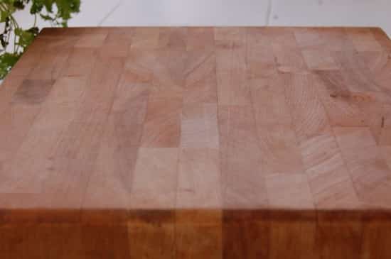 tabla de cortar de madera limpia
