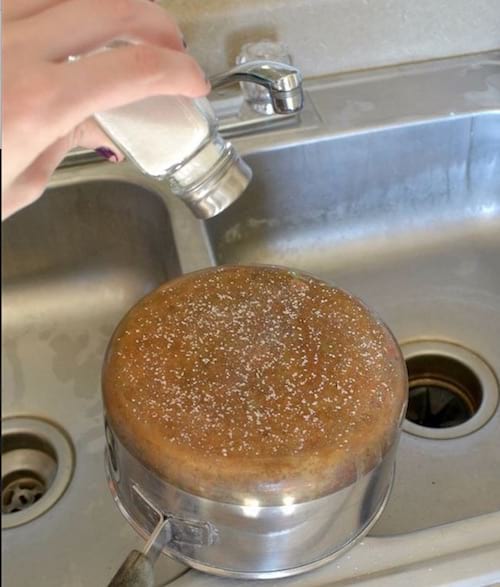 αλάτι για να καθαρίσετε τα χάλκινα τηγάνια