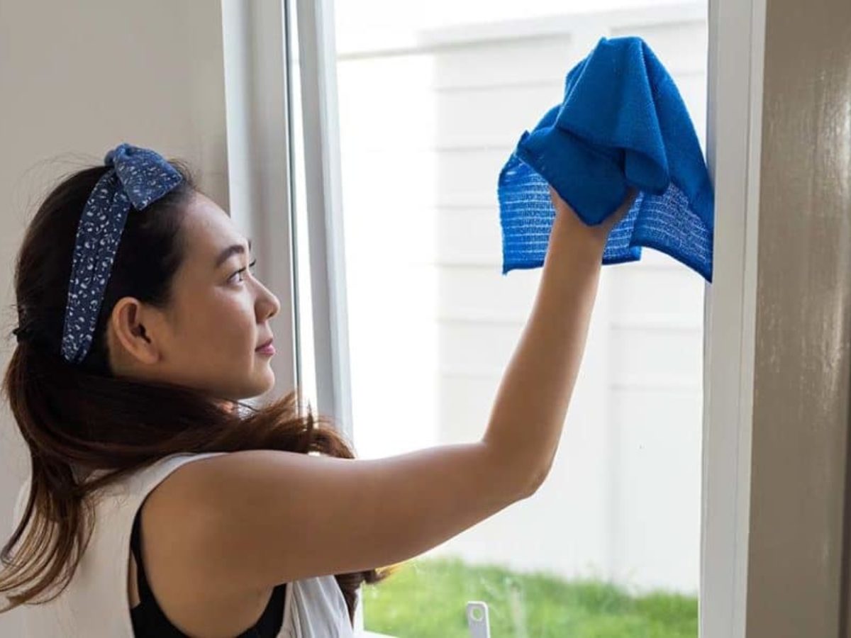 Ang No-Streak Home Glass Cleaner.