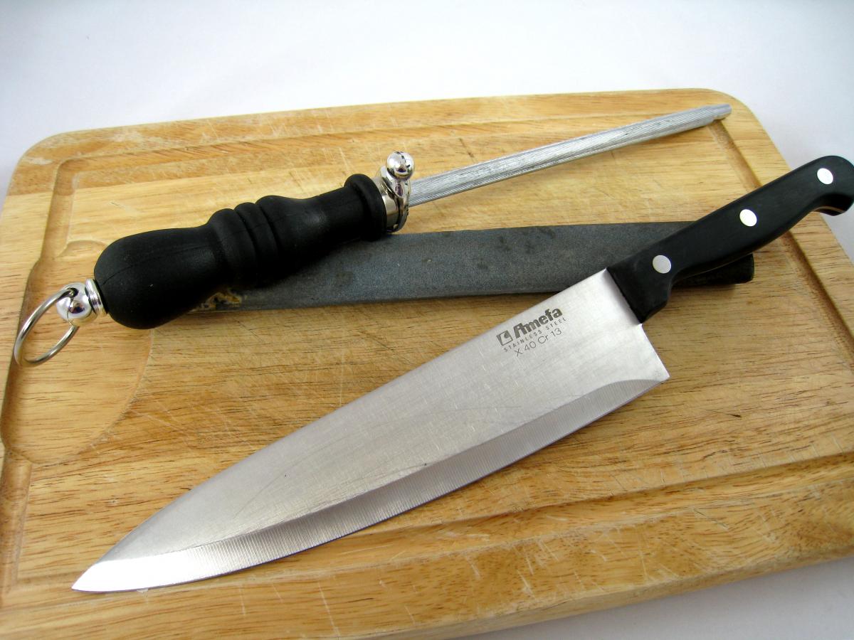 Sharpening a Knife with Another Knife: a Handy Tip.
