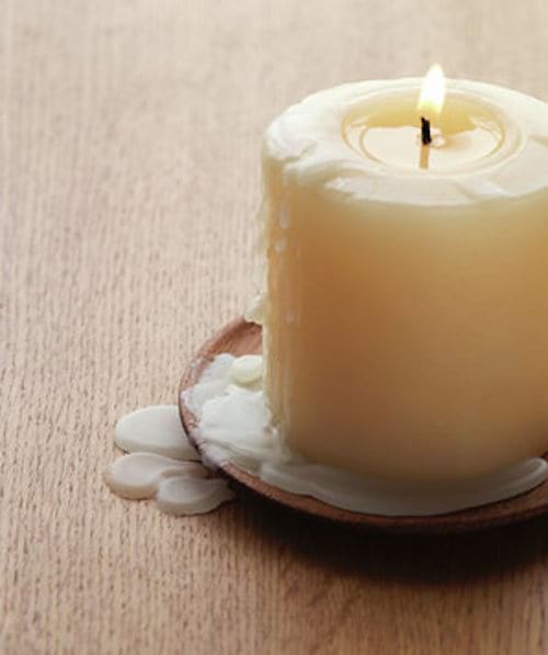 Reutiliza las velas sobrantes para hacer una vela recuperada.