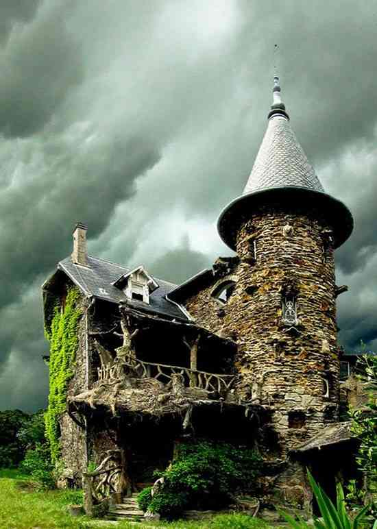 impresionante casa de brujas en francia