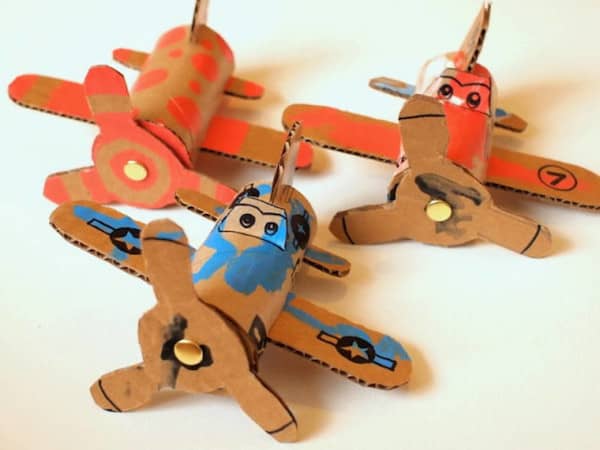 actividad con niños: aviones de bricolaje