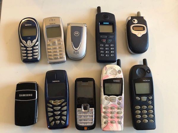 Los teléfonos celulares viejos se reciclan en los puntos de recolección.