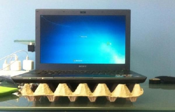 De truc om oververhitting van een laptop met een doos eieren te voorkomen