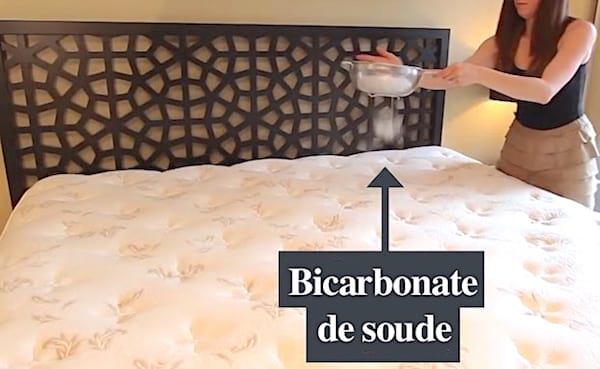 Use bicarbonato de sodio para desodorizar fácilmente el colchón.