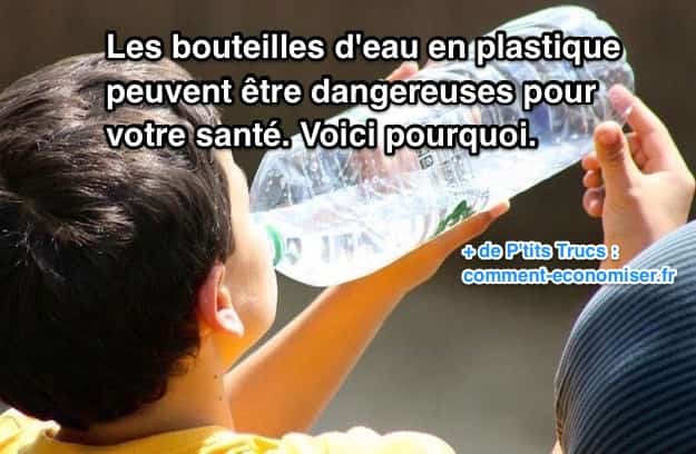 vaikas geria iš plastikinio vandens butelio