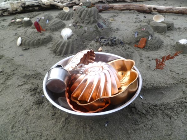paplūdimio žaislas su pyrago formomis