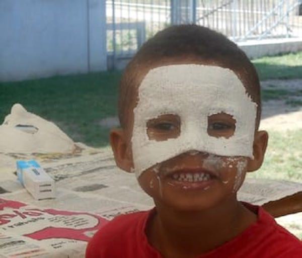 Per al dimarts de carnaval fem una màscara de guix