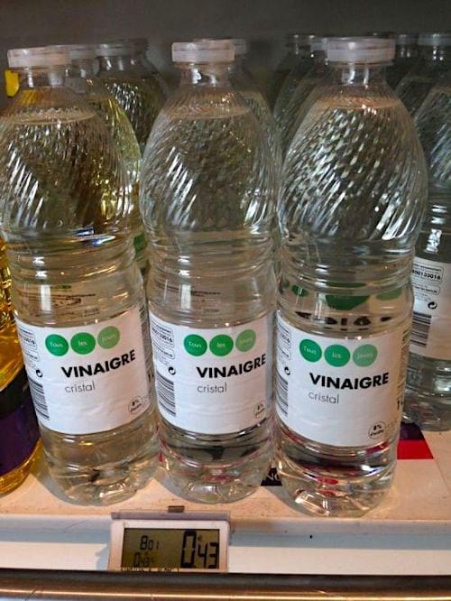 Y además de ser ecológico y biodegradable, el vinagre blanco es muy económico (alrededor de 0,50 € el litro).