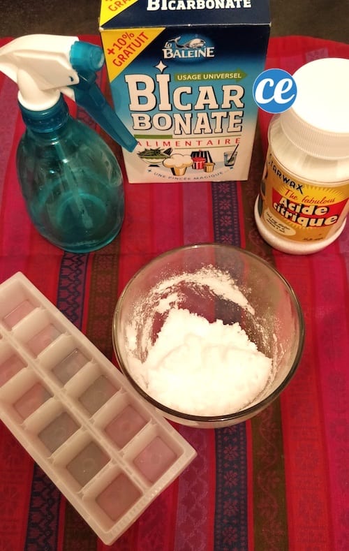 Los ingredientes para hacer tus tabletas de tocador: Bicarbonato y ácido cítrico en spray.