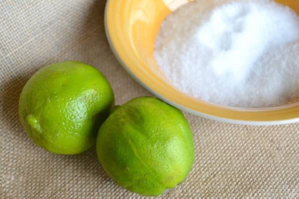 citron og salt hjælper med at fjerne rust