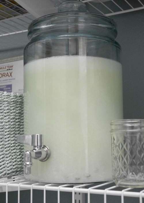 Utilitzeu una font de llimonada per acomiadar-vos de les ampolles de detergent líquid.