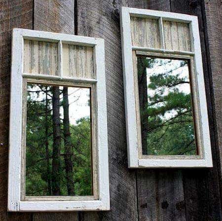 Recicle las ventanas y los espejos viejos para agrandar el espacio de su jardín.