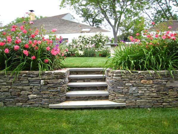 Akmeņu dabiskais skaistums uzlabos jūsu dārzu.