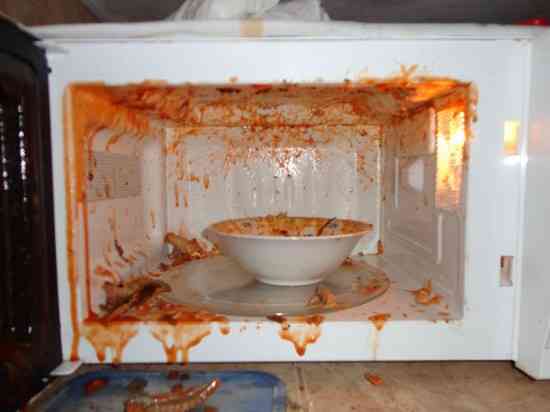 la salsa de tomate explota en el microondas