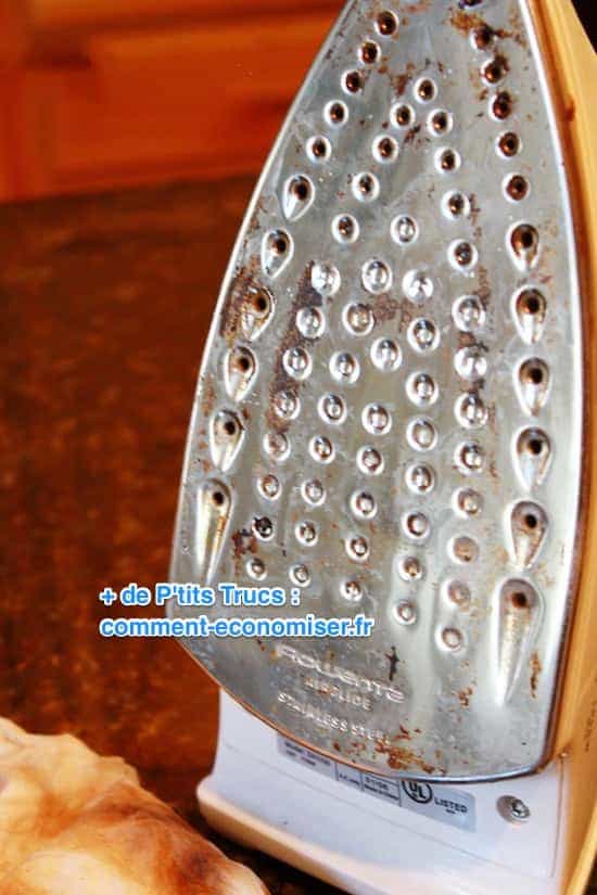 Bílý ocet je účinný pro čištění podrážek železa, které nejsou příliš špinavé.