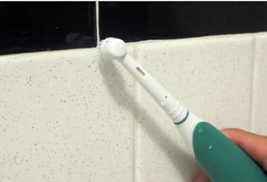 rentar les juntes amb raspall de dents elèctric