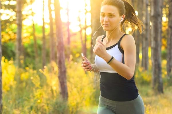 नियमित रूप से व्यायाम करना: 50 में बेहतर जीवन पाने के लिए 30 में करने के लिए 20 चीजों में से एक।