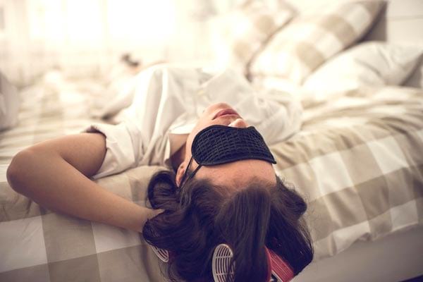 Dormir lo suficiente: una de las 20 cosas que hacer a los 30 para tener una vida mejor a los 50.