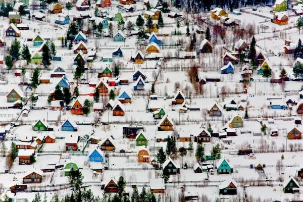 Snefyldt landsby i Rusland
