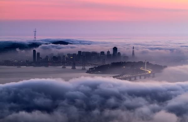 سان فرانسسکو شہر پر گھنے بادل