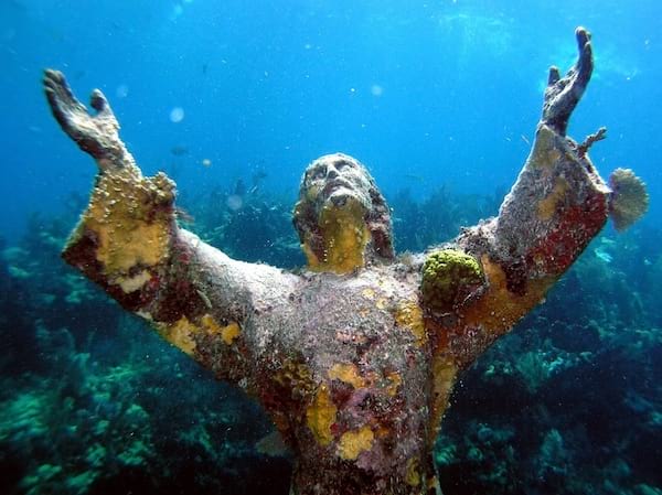 Statue af Kristus på bunden af ​​Atlanten