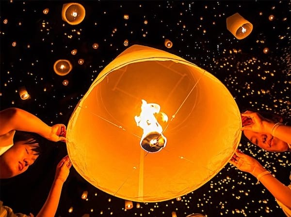 Lámpás Fesztivál Thaiföldön