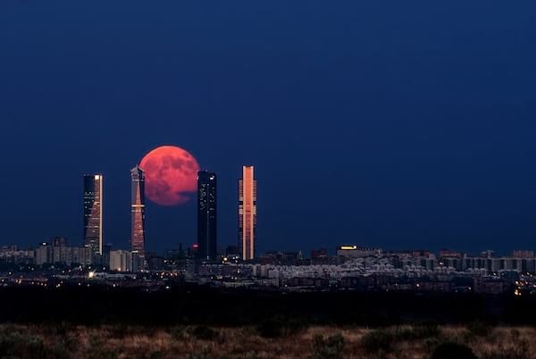 a hold Madrid felett