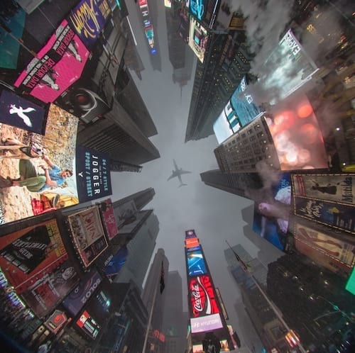 Times Square visto desde abajo