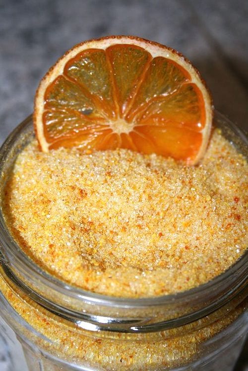 condimentar el azúcar con ralladura de naranja