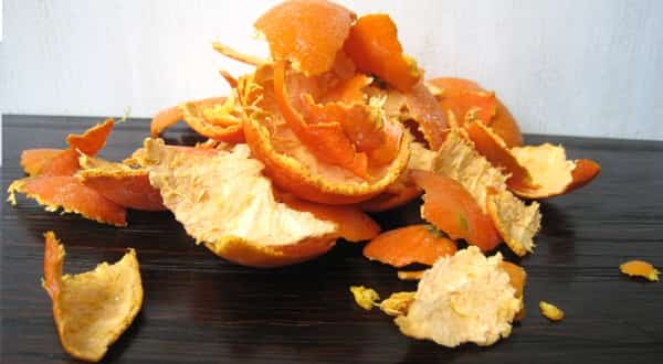 kuidas desodoreerida prügi apelsinikoortega