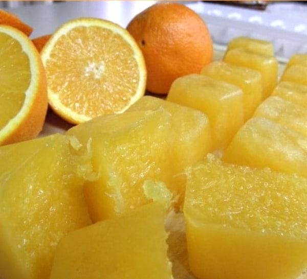 cubitos de hielo con ralladura de limón