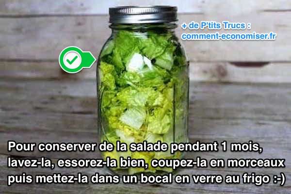 ensalada verde en un frasco para mantenerla fresca por más tiempo