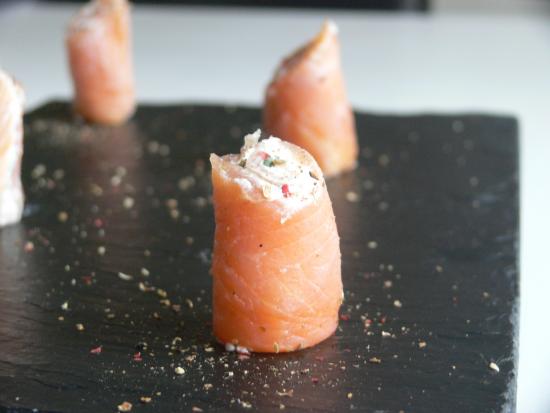 recipe for salmon rolls with fresh goat cheese