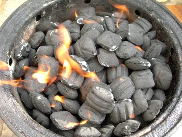 briquetes de carbó per barbacoa