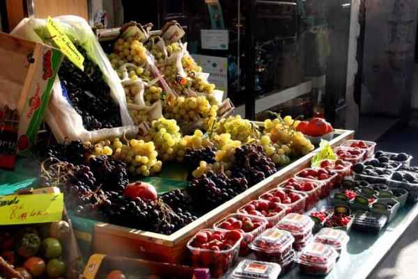 frutas y verduras en el mercado.