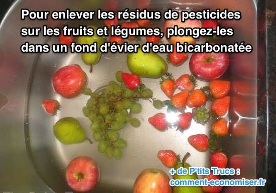 Remoje sus frutas y verduras en agua con bicarbonato para eliminar los pesticidas.