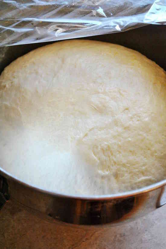 ¿Cómo se ve la masa de pan una vez que ha subido?