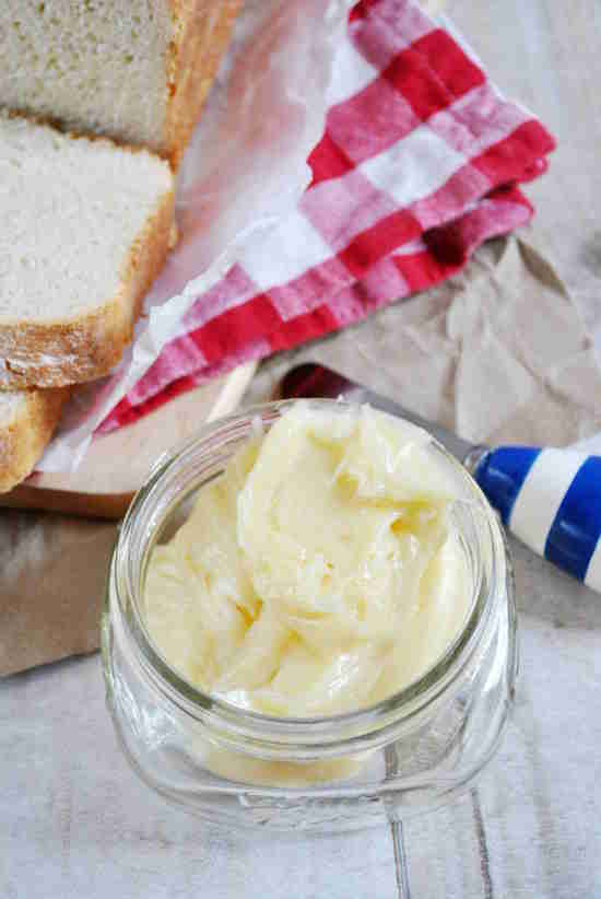 ¿Qué mejor que una buena mantequilla casera para disfrutar del pan casero?