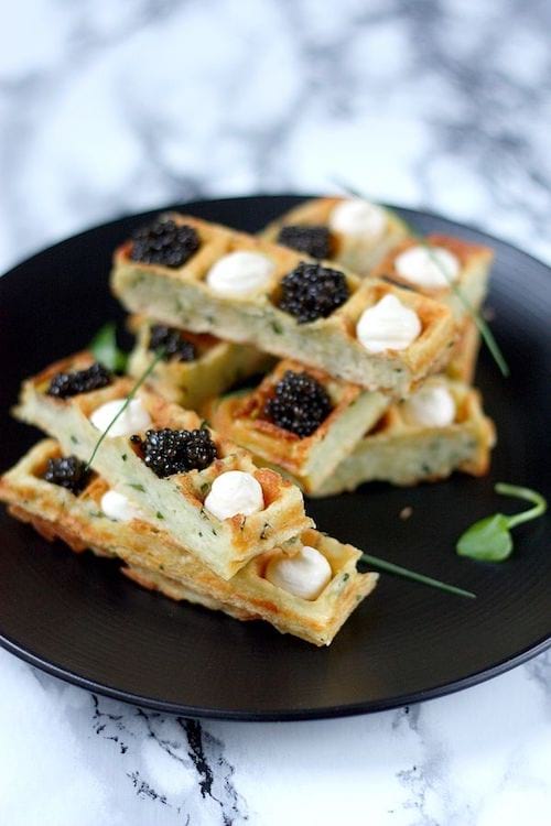 Waffles de patata salados con caviar