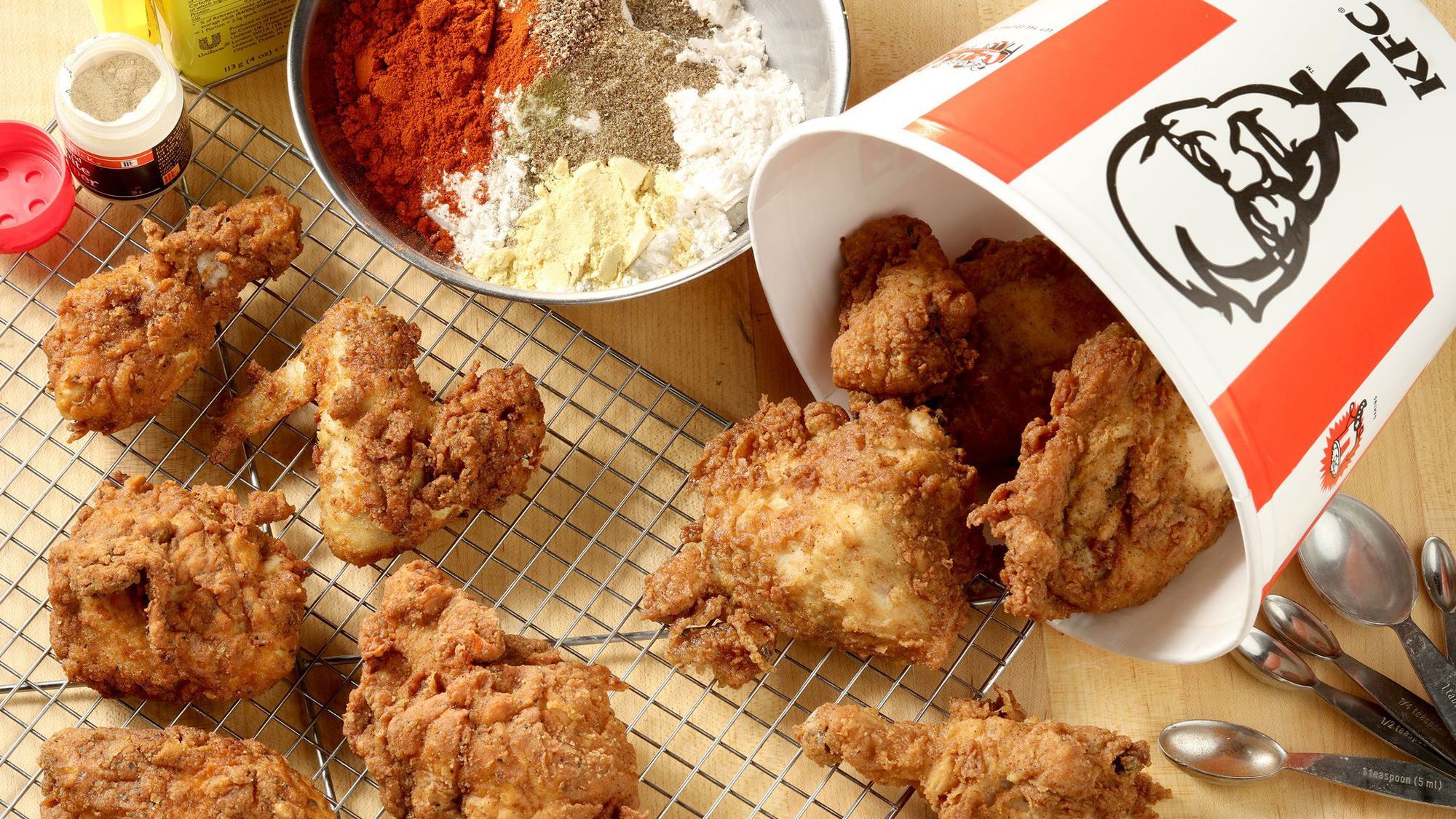 ¡La receta secreta de pollo de KFC FINALMENTE revelada!